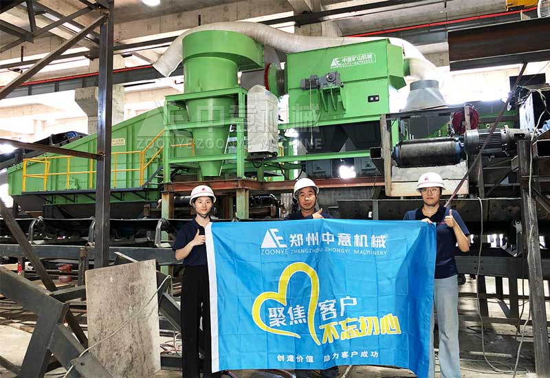 技術(shù)工程師現(xiàn)場(chǎng)合影留念 技術(shù)工程師現(xiàn)場(chǎng)合影留念