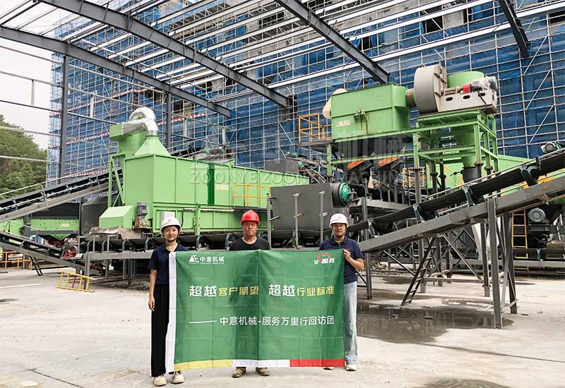 技術(shù)工程師在客戶現(xiàn)場合影留念 技術(shù)工程師在客戶現(xiàn)場合影留念