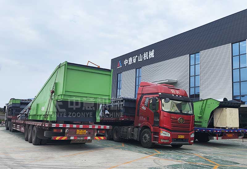 裝修垃圾處理設(shè)備裝車完成